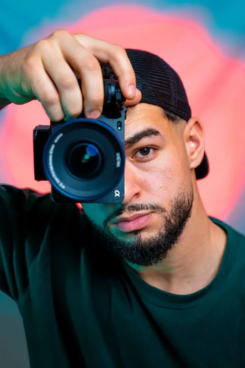 Portrait de Mahdi Assa, photographe et vidéaste